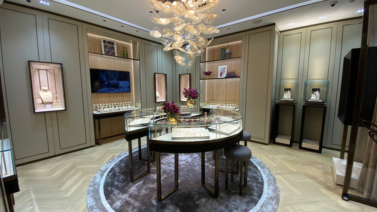 casadevallgroup's tweet photo. Turning dreams into reality 😁 Crazy about this display!

#highend #displays #fixtures #customdesign #luxury #customwork #details #packaging #CasadevallGroup https://t.co/6SzG3fr7e9