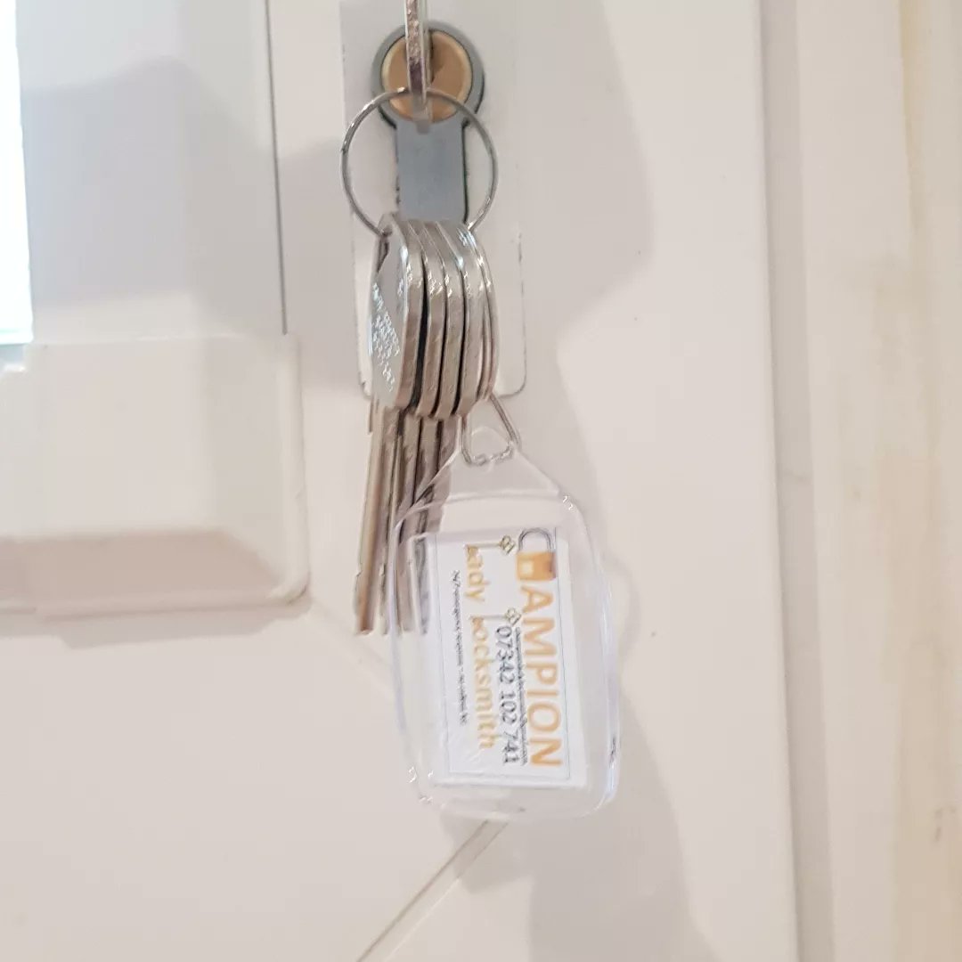 locksmith_lady's tweet photo. Replaced this gearbox as part of the inside had shattered and also a new lock as the key kept jamming. #FemaleLocksmith #MiltonKeynes #NewportPagnell #Buckingham https://t.co/fRmOjMyjv0