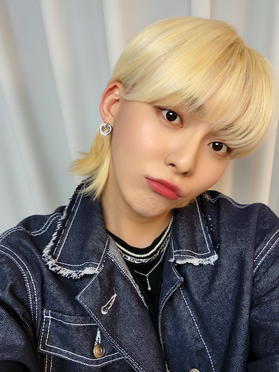 WJY_OFFICIAL's tweet photo. 됸리~~ 300일 축하해 줘서 너무 고마워요오오 덕분에 오늘도 행복한 하루여따!! 앞으로 오래오래 녕이랑 행복해주세요 ㅎㅎ 사랑합니다❤❤❤ 언빌리버블👍👍👍

#우진영 #WOOJINYOUNG
#UNBELIEVABLE https://t.co/BwJw53T4vu