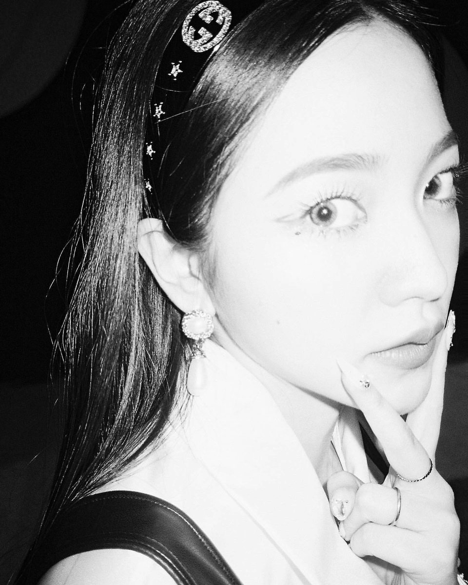 lq red velvet tweet media