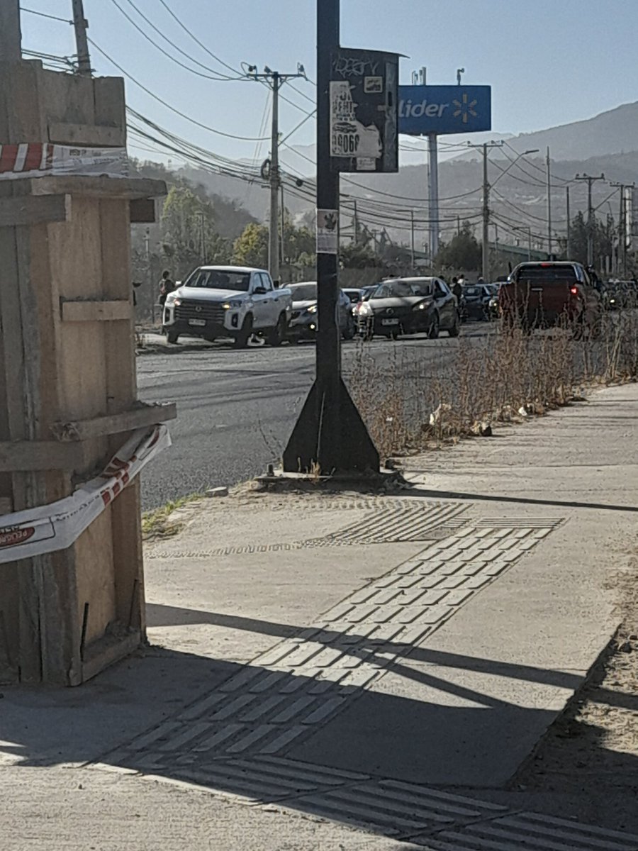 Atomic_blonde80's tweet photo. Colectiveros a punto de comenzar caravana de lider de #peñablanca #viñadelmar hasta la intendecia de #valpariso por desaparicion de compañero, robos y asaltos @sitiodelsuceso https://t.co/oeWWm4HEjI