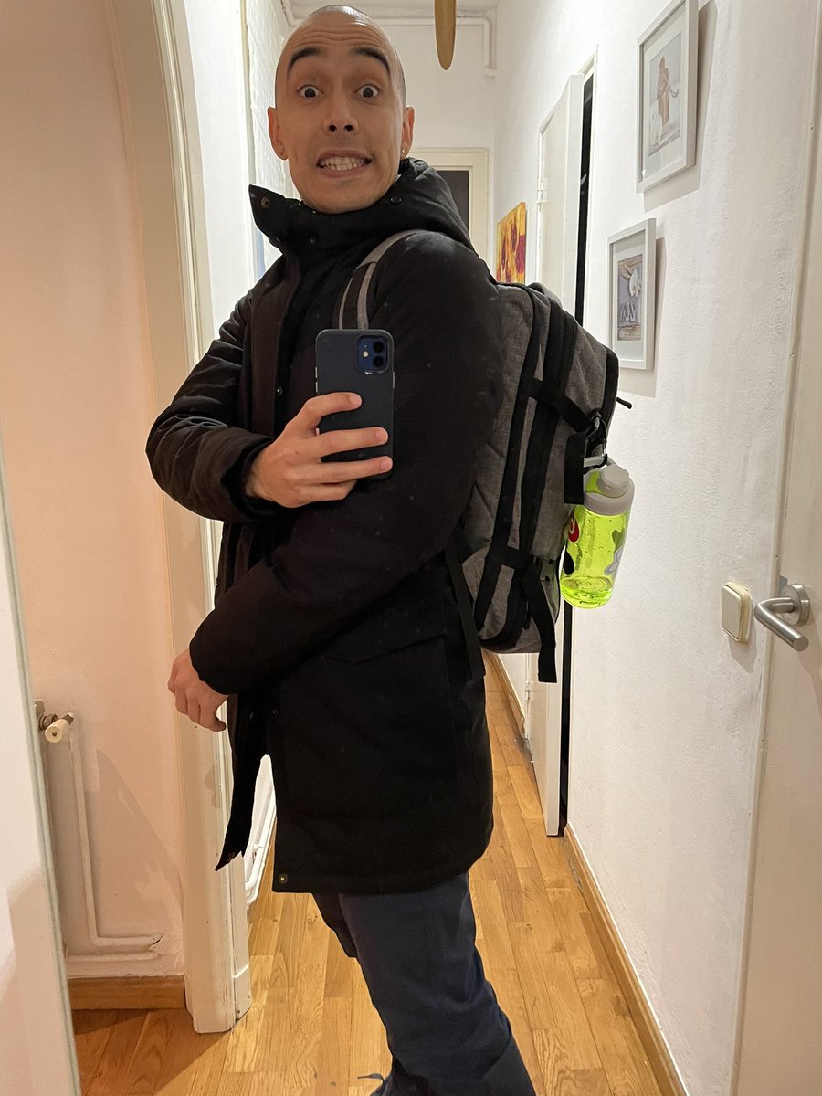 esLuisDudamel's tweet photo. Hoy he comenzado el bootcamp de desarrollo web.

Me levanté bien temprano.
Empaqué la mitad de mi vida en una mochila y nos vimos a las 9am en la puerta de la academia.
De todas edades, nacionalidades y backgrounds laborales. https://t.co/PhuCpWZWTG