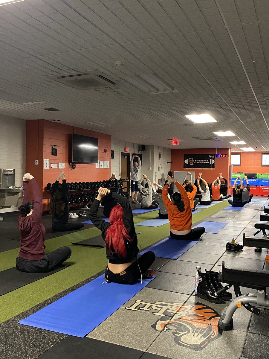 Great morning to start a yoga unit! <a href="/hark04/">Tim Harkness</a> @tigers_ue <a href="/UECSDTigers/">UECSD Tigers</a>