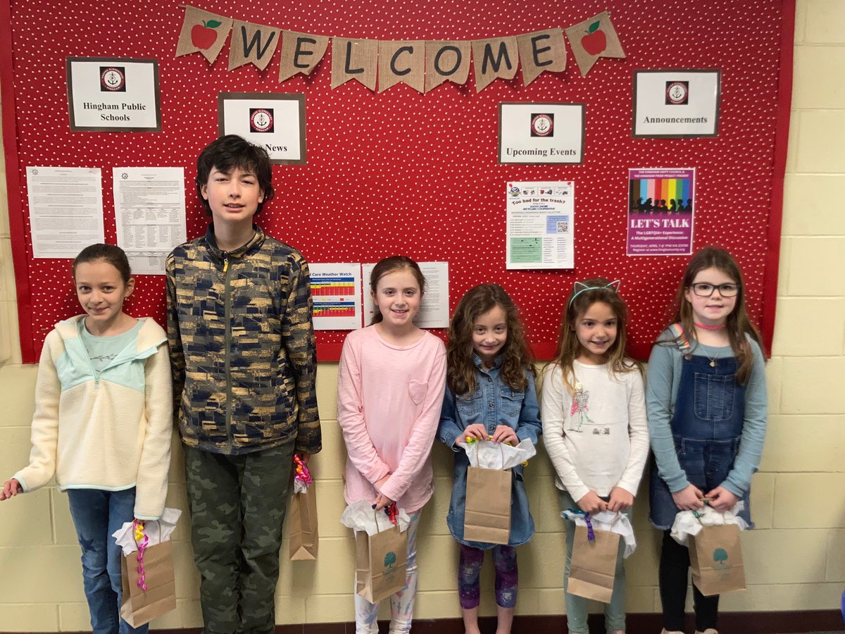 feshingham's tweet image. Congratulations to the Read Across America winners. Thank you to the PTO for some great prizes and to the Foster Reading Team for organizing the challenge!
Our winners are:
Lucy S-Kindergarten
Nora M- Grade 1
Abigail B- Grade 2
Alexis B- Grade 3
Ava J- Grade 4
Aaron H- Grade 5