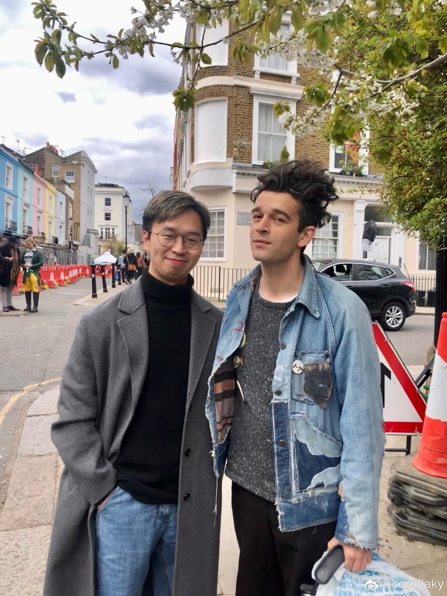 onlinedlid's tweet photo. 🚨 De acordo com fã que o encontrou ontem em Londres, Matty Healy revelou que o novo álbum da The 1975 será lançado em Outubro. Acreditam? https://t.co/194sCYvlb9