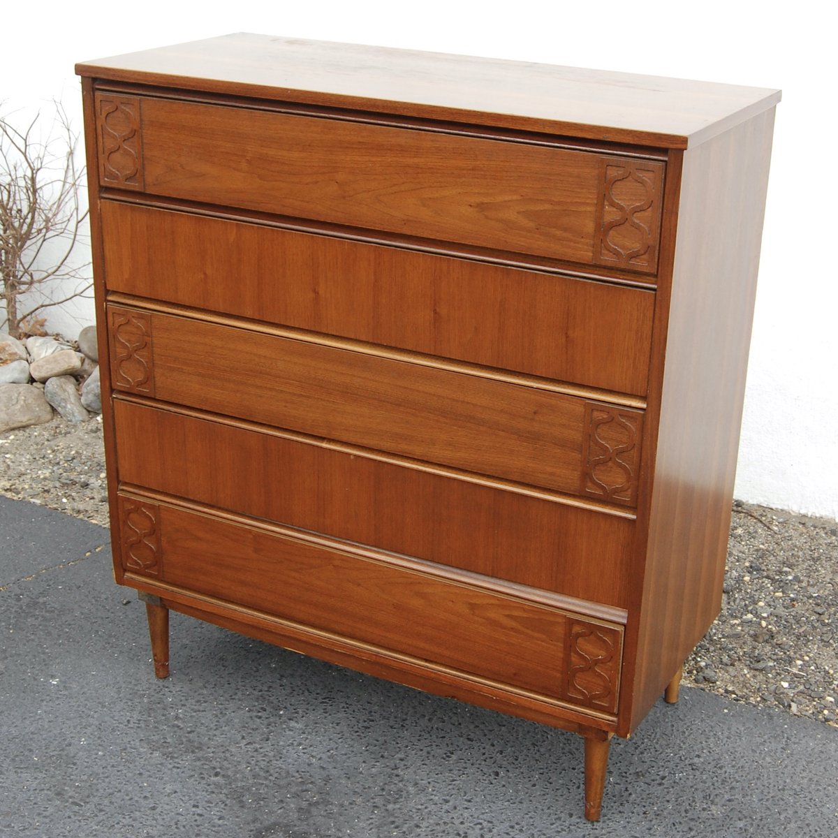 Is Midcentury Still Popular?
buff.ly/35FK16e
let us know...
We deliver throughout NJ &amp; NYC

#midcenrtury #vintagedresser #simonvintage #retro #manhattan #brooklyn