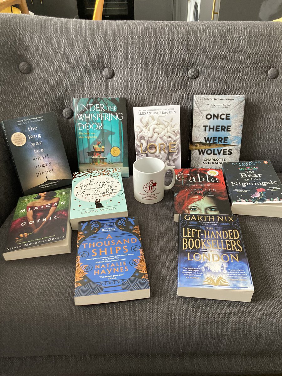 fiona_author's tweet photo. Book spa today at @mrbsemporium was incredible. So lovely and just LOOK at all the fantastic books I got to bring home 🥰 https://t.co/XuhumIqiLz
