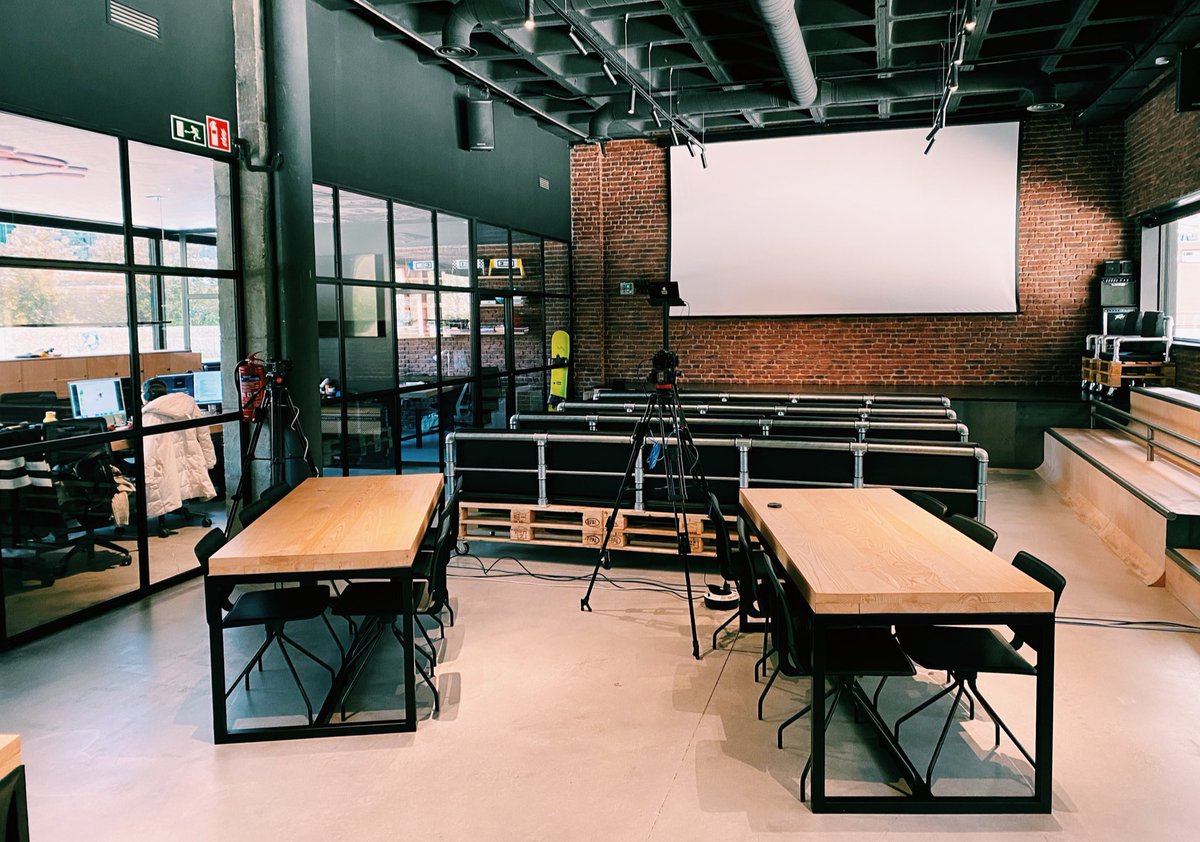 Quedan 48 horas para que <a href="/RollingStorm228/">Rolling Storm | Agencia de Marketing Digital</a> y <a href="/AgenciaFluor/">Fluor Agencia Digital</a> se suban al escenario de La Trastienda de <a href="/aulaCM/">Aula CM - Escuela de Comunicación y Marketing</a> para presentar las agencias de marketing que han creado a lo largo del curso de #CommunityManager. 

¿Con qué nos sorprenderán? 😏