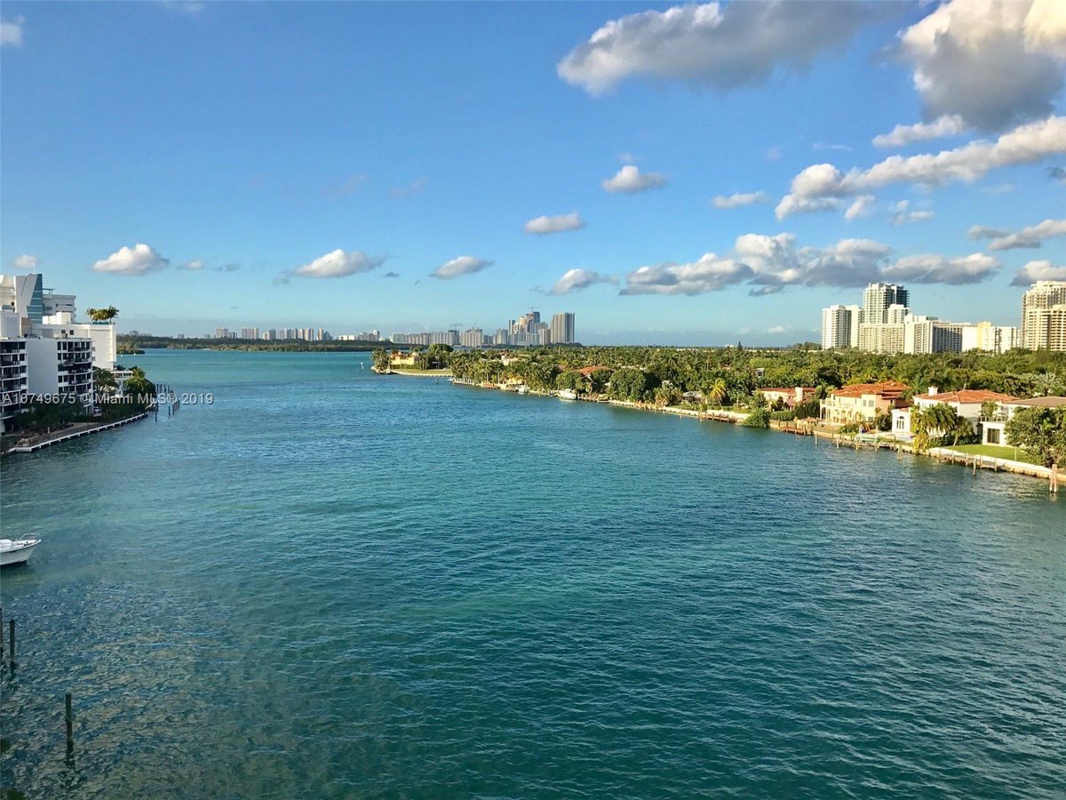 RonEppinger's tweet photo. NEW LISTING with amazing open bay views. 2 bedroom 2 bath, boutique waterfront building in Bay Harbor Island, Miami Beach. Price is firm at $985,000. #bayharborisland #Balharbor #miamibeachcondos #douglaselliman @gregbevi7 @ecreart #miamiviews https://t.co/KouR1qInDD