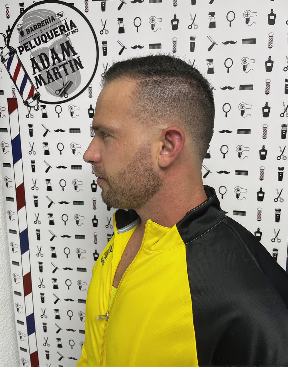 adamhalcon's tweet photo. Desvanecido bajo. #fade #Wahl #kiepe #gobarberco #primeimperio https://t.co/oTxeovbD6z