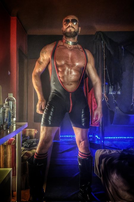 https://t.co/I4TOwBvqtd 
After the session 
@darek_mr @kink_video @viktorromvenus @gayprowrestling
@JensRomVisser