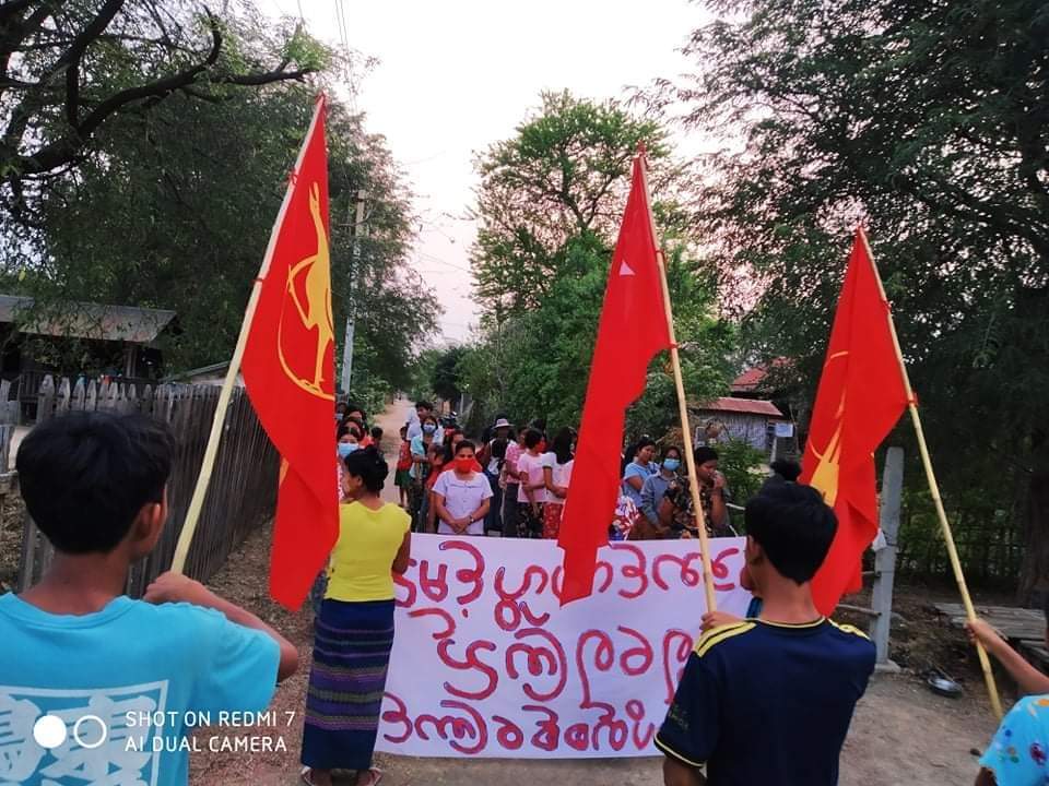 Chanapai247's tweet photo. Paying their respect to all the heroes during the Spring Revolution period, residents of #YayKyiPin village took anti-SAC rally to the streets.
#2022Apr4Coup
#WhatsHappeningInMyanmar
#HearTheVoiceOfMyanmar https://t.co/HKSMUnyuSj
