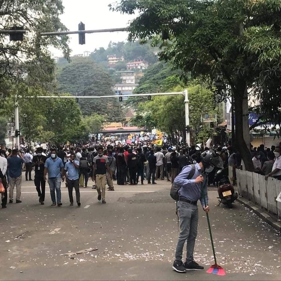 KandyinStyle's tweet photo. නුවර ගැම්ම..  ❤️ #Kandy #LoveSriLanka 🇱🇰 https://t.co/9LR6IHTJOm