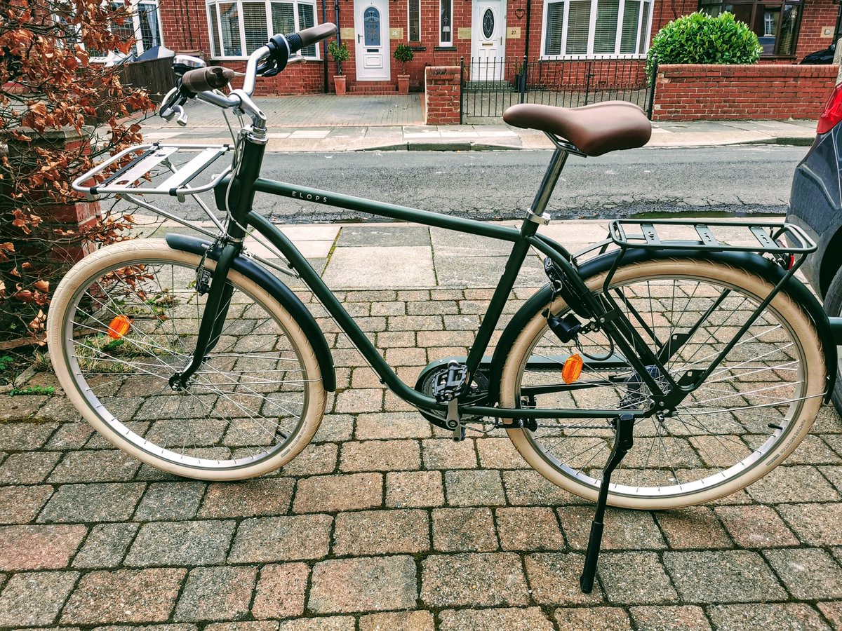 JonahCycles's tweet photo. It's finally arrived and a very #HappyNewBikeDay to me! Bought purely for #utilitycycling, not speed. https://t.co/OJwP0whIzb