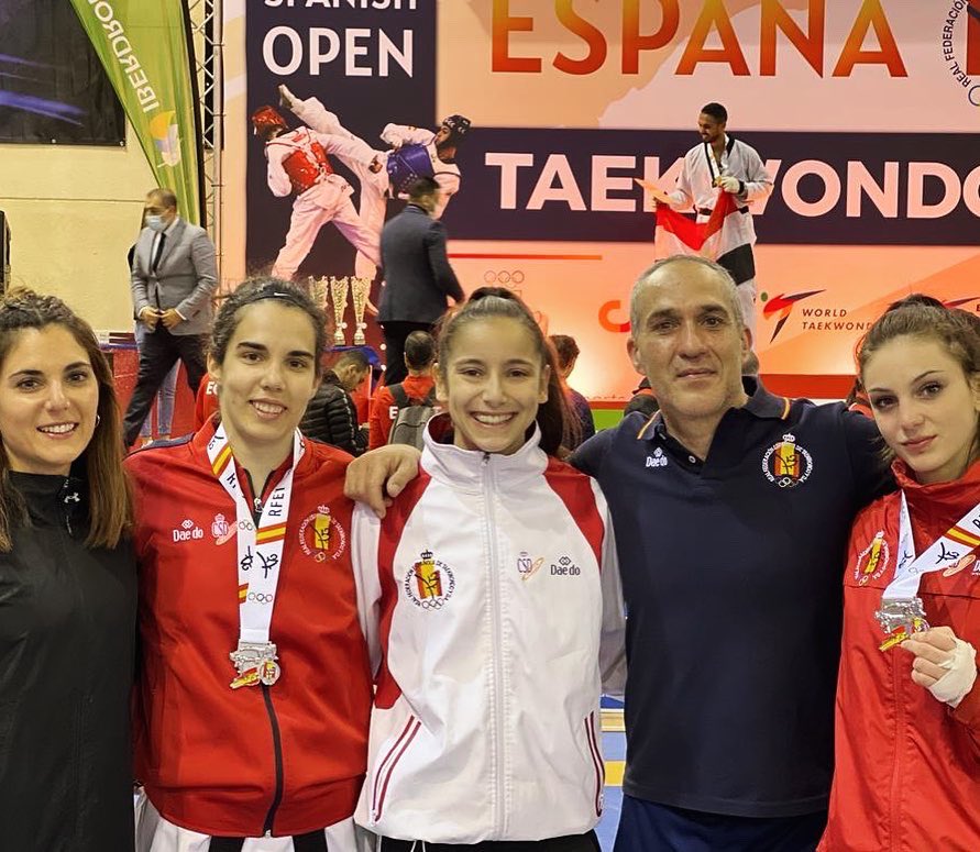 Marta_Calv0's tweet photo. ¡Plata en el Open de España! 🥈🇪🇸 Disfrutando muchísimo durante los combates con mi entrenador y viendo reflejado en el tapiz el trabajo del día a día 💪💪 @JesusRamal1 #hankukstyle⁣
⁣
⁣ https://t.co/ii7CShurxc