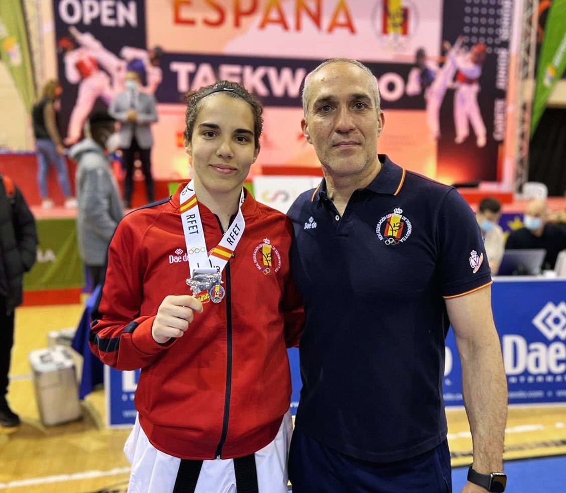 Marta_Calv0's tweet photo. ¡Plata en el Open de España! 🥈🇪🇸 Disfrutando muchísimo durante los combates con mi entrenador y viendo reflejado en el tapiz el trabajo del día a día 💪💪 @JesusRamal1 #hankukstyle⁣
⁣
⁣ https://t.co/ii7CShurxc