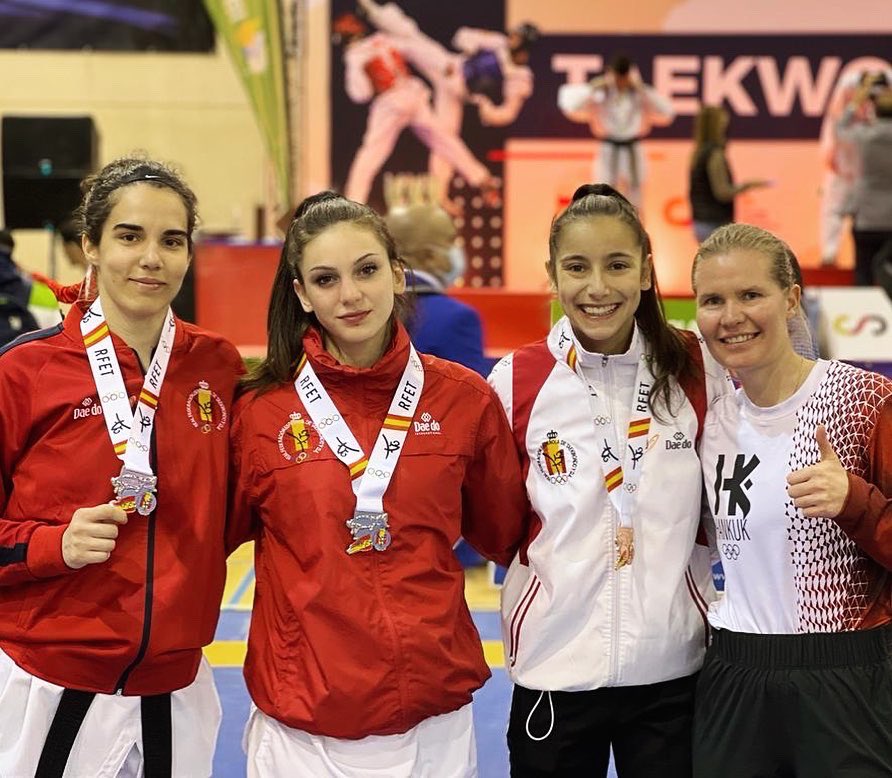 Marta_Calv0's tweet photo. ¡Plata en el Open de España! 🥈🇪🇸 Disfrutando muchísimo durante los combates con mi entrenador y viendo reflejado en el tapiz el trabajo del día a día 💪💪 @JesusRamal1 #hankukstyle⁣
⁣
⁣ https://t.co/ii7CShurxc