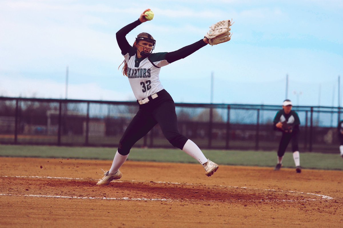 ITS GAMEDAYYYY and PICTURE DAY! 💪🏻💪🏻📸📸all players get changed quick we have pictures for yearbook at 2:30 and then VARSITY AND JV HOME at 4:00 vs OJR❌❌ for BIGGGG PAC MATCHUP🔆🔥🚨👑🤠❤️‍🔥👏🏼💰😛🧹