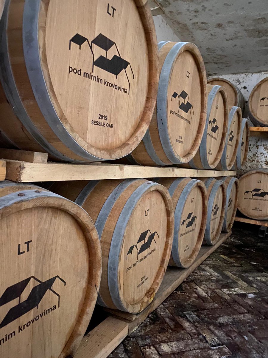 Predrag03794491's tweet photo. Ein hochwertiger Pflaumenbrand „Plum Brandy“, hergestellt nach alten Serbische Traditionen.
Mehr auf... https://t.co/xJtlee0CBH und auf Instagram: @utehanasa.ch https://t.co/2h6Vn9YXh5