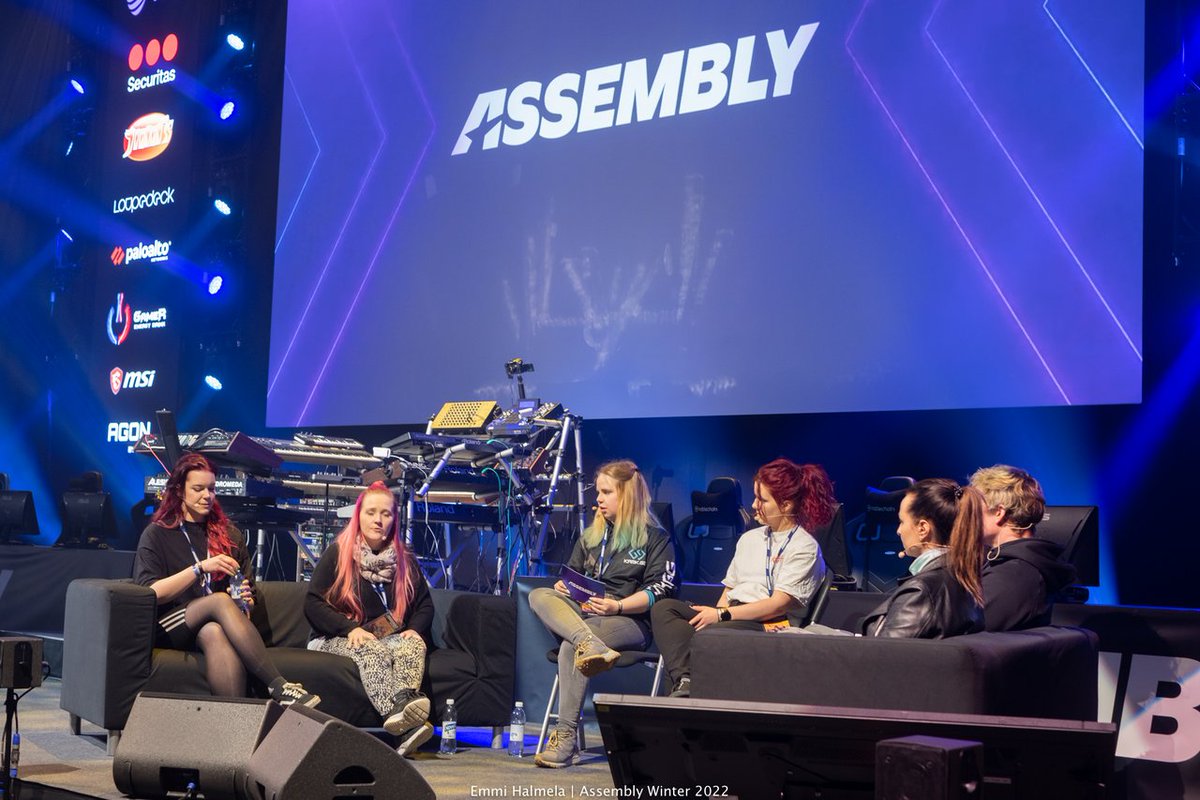 kamk_gg's tweet photo. WOW! What an incredible weekend. From the EU's first @PlayVALORANT tournament with an audience to an amazing panel focused on inclusivity in gaming. It was an honor to be involved in #ASSEMBLYWinter22 💙
Photo creds in the images! 📷
@assemblyparty @Assembly0rg https://t.co/dFeLZt7z3H