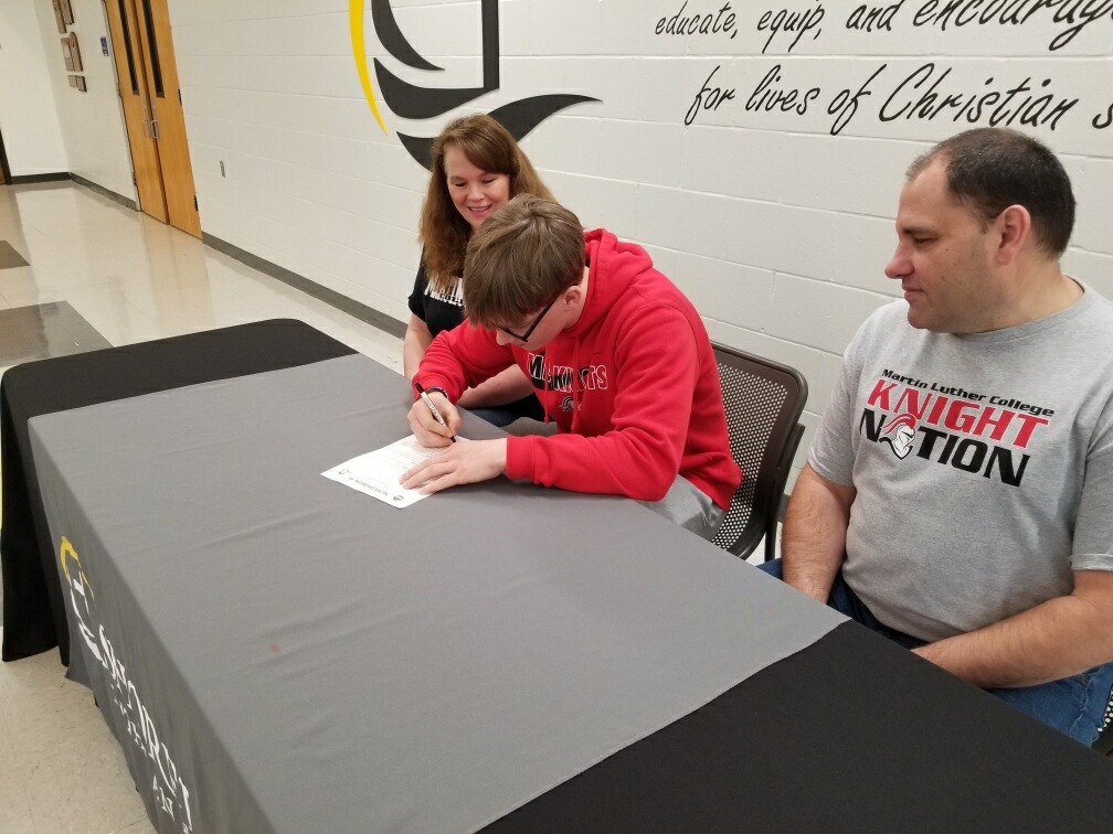 ShorelandLuthHS's tweet photo. Congrats to Senior Jared Babiak who signed his ceremonial letter of intent this afternoon to continue his football career at Martin Luther College. God's blessings on your future plans, Jared!

#ShorelandLutheran #SLPacers #PacerNation #PacerFootball #SLHS #KnightNation https://t.co/6upF8Fy04w