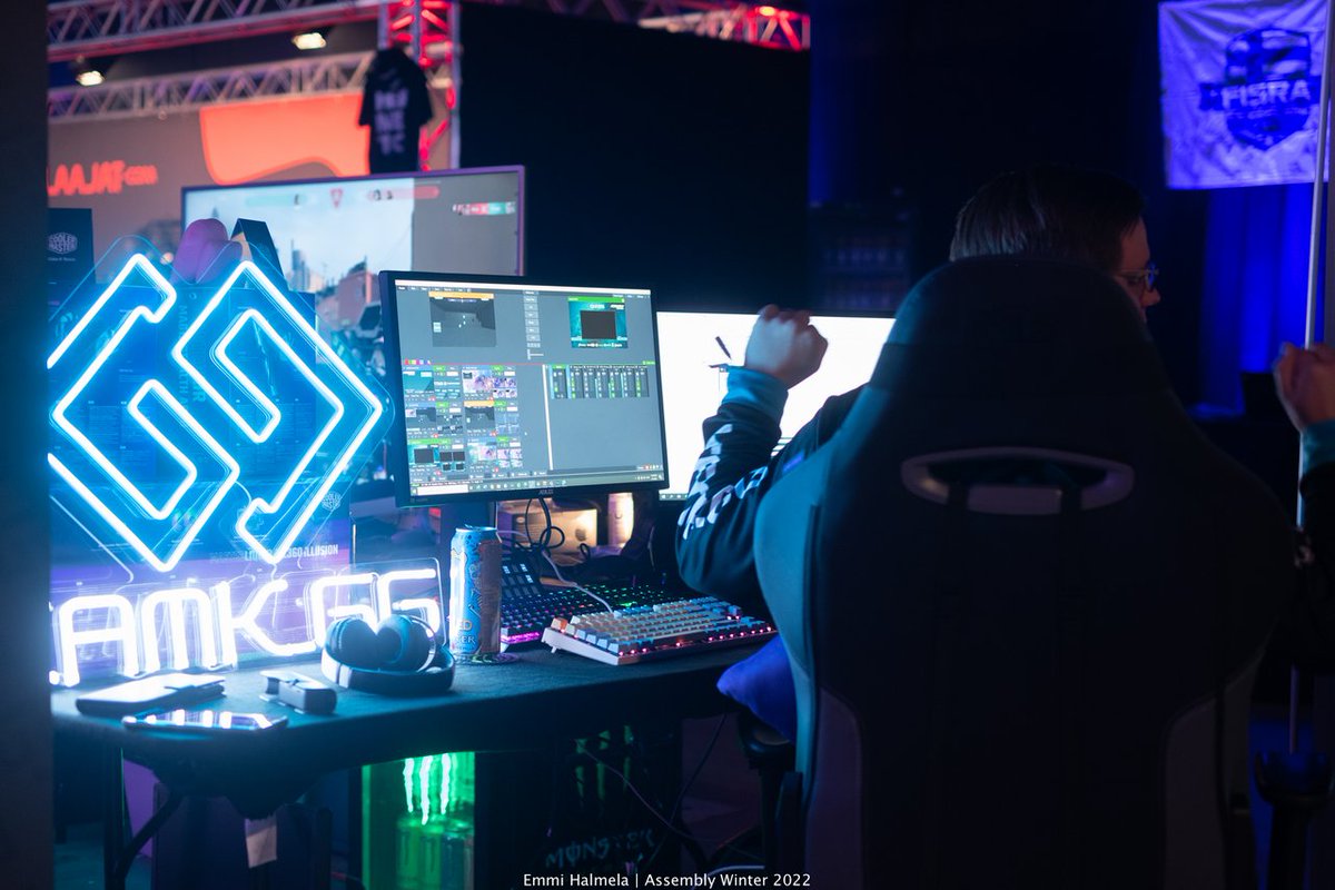 kamk_gg's tweet photo. WOW! What an incredible weekend. From the EU's first @PlayVALORANT tournament with an audience to an amazing panel focused on inclusivity in gaming. It was an honor to be involved in #ASSEMBLYWinter22 💙
Photo creds in the images! 📷
@assemblyparty @Assembly0rg https://t.co/dFeLZt7z3H