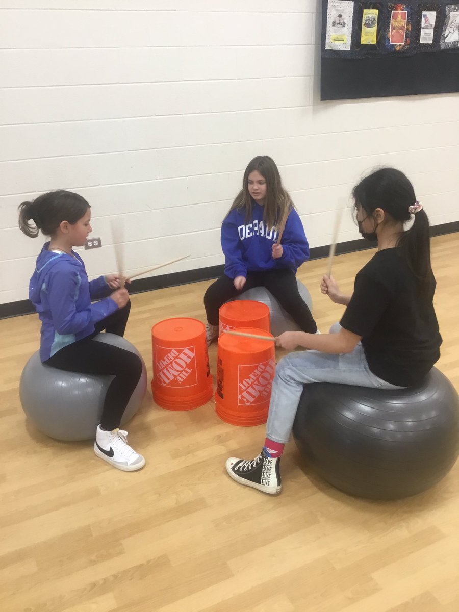 ZacharyBeyer3's tweet photo. Students at Field enjoying drum fit last week! #physed #d64smiles #engageD64 @FieldD64 @D64News @D64Educators #d64PE https://t.co/ba82AsYLRt