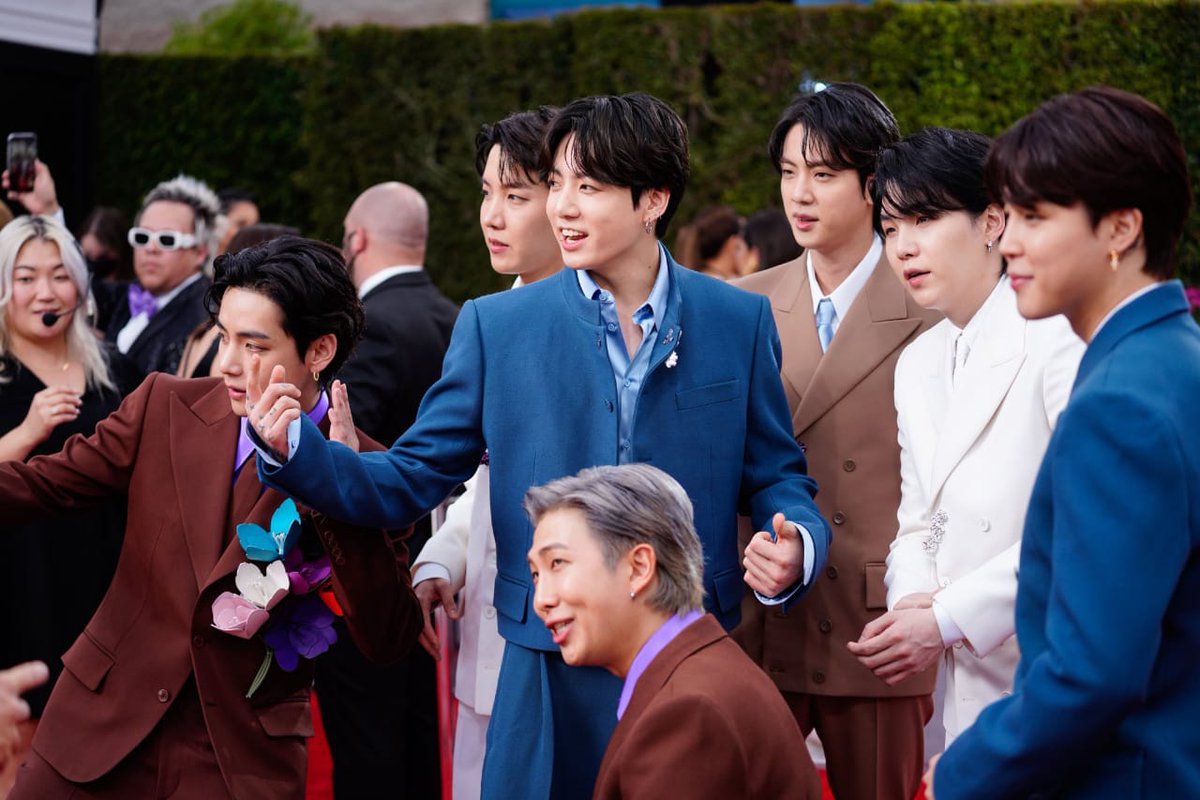 zerifa_wahid's tweet photo. Our kings at grammy award show.....
#GRAMMYs #GRAMMYsBTS #GRAMMYS2022 #Grammy #BTSxGrammys #BTSGrammy @BTS_twt https://t.co/LK4HqbVNQa