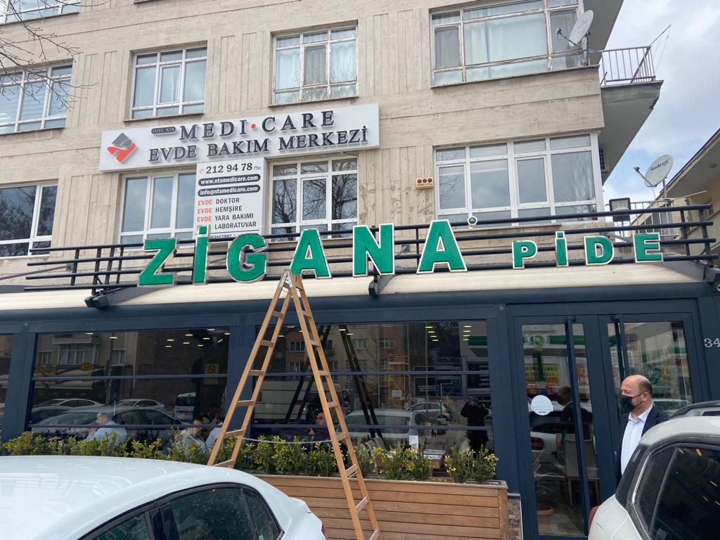 Pide_Club's tweet photo. Ankaralılar Müjde!! Amatör tadımcılar olarak Ankara'da pide severleri mutlu edicek 4 yeri sizler için derledik. Şimdiden afiyet olsun 🤤 @Comdjournal 
https://t.co/eWji1tAfEW https://t.co/Oy4nlv4VnF