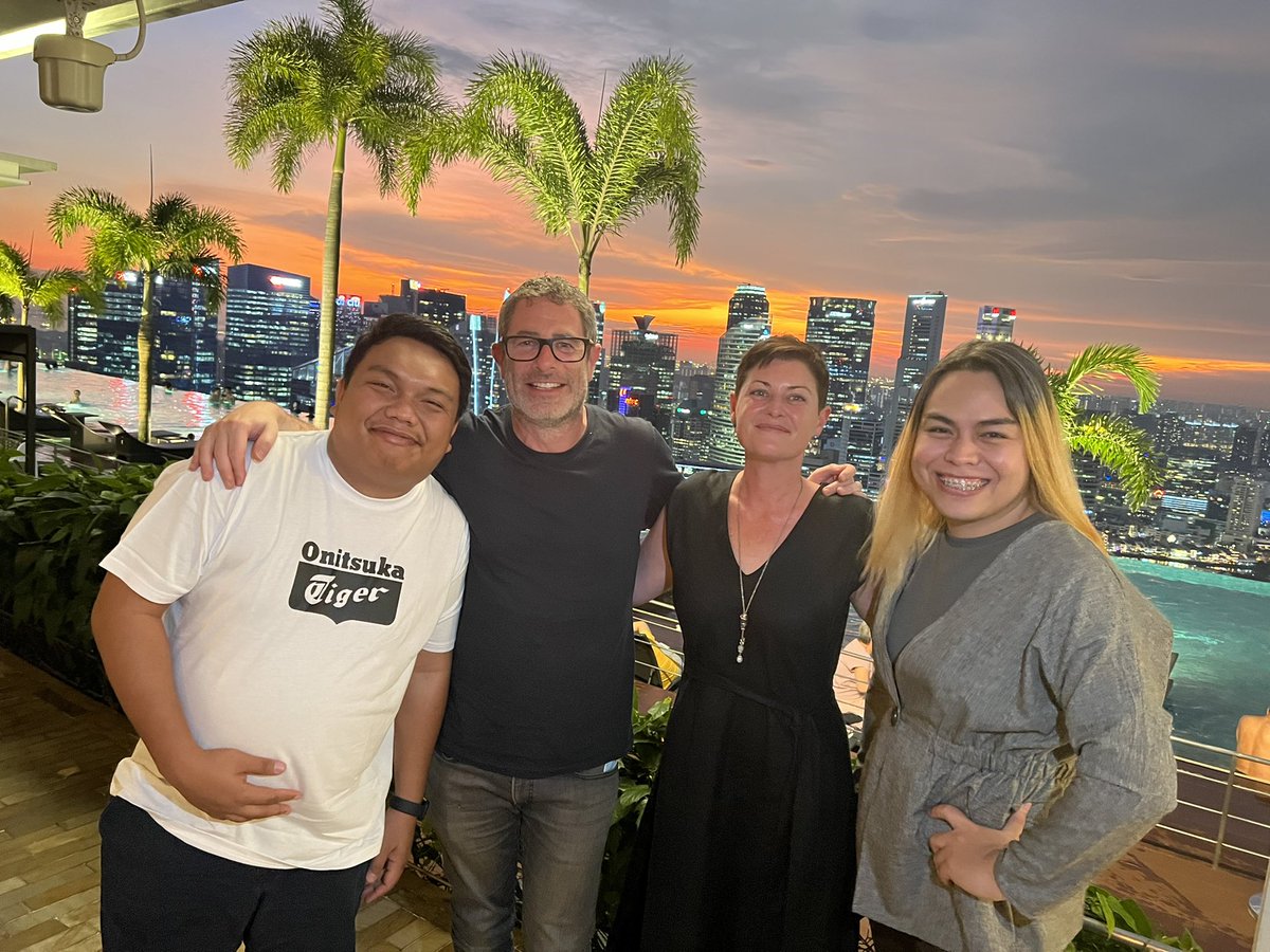 HLadaran's tweet photo. My first client meet up this year, and we really had FUN in Singapore! The foods, places, people, and parties are so AMAZING. #splacedvo #bossbibz https://t.co/hXTkGxyjGJ