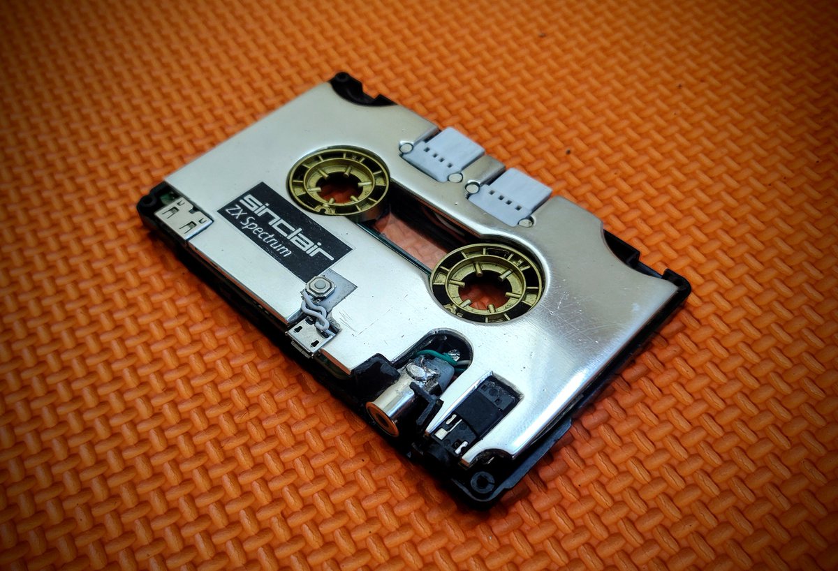 rpimagazine's tweet image. A ZX Spectrum? In a cassette? "Yes". magpi.cc/TrtXGG