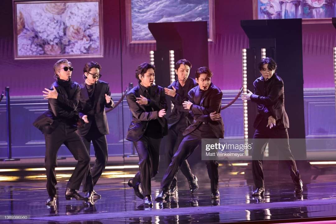zerifa_wahid's tweet photo. Our kings at grammy award show.....
#GRAMMYs #GRAMMYsBTS #GRAMMYS2022 #Grammy #BTSxGrammys #BTSGrammy @BTS_twt https://t.co/LK4HqbVNQa