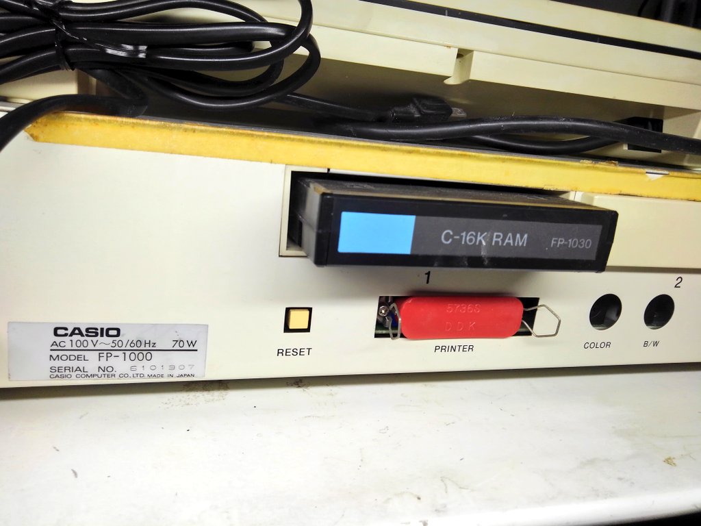 toshitada1973's tweet photo. カシオFP-1000です。BCDとか低価格とか10個のプログラム領域とかカナ変数とか、話題に事欠かないマシンだね。80年代のパソコンの、こういうトコが好きだなー。
#FP1000
#FP1030 https://t.co/RFSIKsT1OY