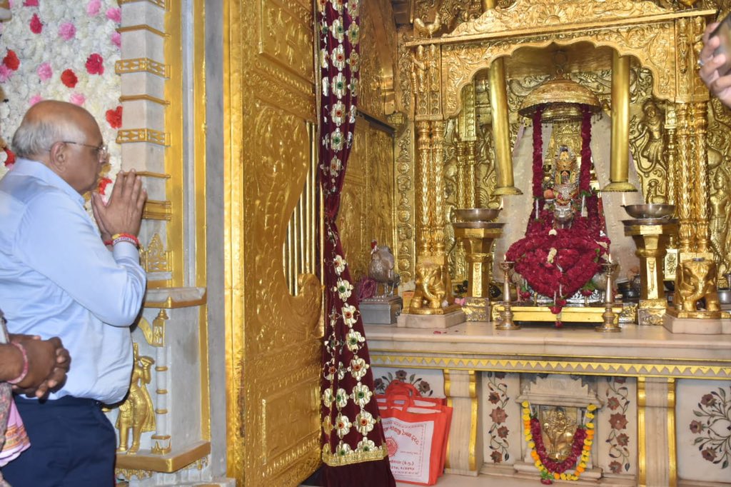 Bhupendrapbjp's tweet photo. ચૈત્ર નવરાત્રિના પાવન પર્વે પ્રાચીન શક્તિપીઠ શ્રી બહુચરાજી ખાતે માં બહુચર ની પૂજા અને દર્શનનો લાભ લીધો હતો.રાજ્યના સર્વાંગી વિકાસ,સૌ નાગરિકોના ઉત્તમ સ્વાસ્થ્ય અને સમૃધ્ધિ હેતુ માતાજીના ચરણોમાં પ્રાર્થના કરી. https://t.co/VosZF1nhRN