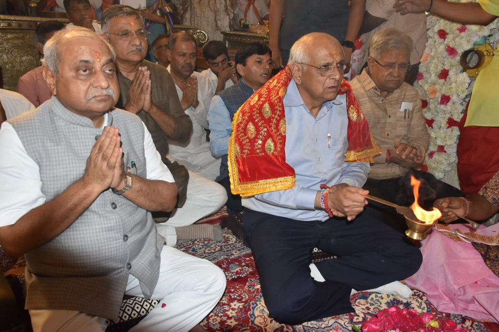 Bhupendrapbjp's tweet photo. ચૈત્ર નવરાત્રિના પાવન પર્વે પ્રાચીન શક્તિપીઠ શ્રી બહુચરાજી ખાતે માં બહુચર ની પૂજા અને દર્શનનો લાભ લીધો હતો.રાજ્યના સર્વાંગી વિકાસ,સૌ નાગરિકોના ઉત્તમ સ્વાસ્થ્ય અને સમૃધ્ધિ હેતુ માતાજીના ચરણોમાં પ્રાર્થના કરી. https://t.co/VosZF1nhRN