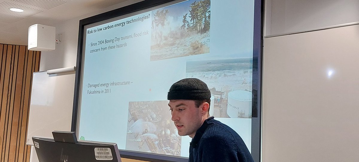 Coastal_Lu's tweet photo. Great presentation #YCSEC2022 about submarine landslide risk and safety for the UK coast infrastructure by Aidan Wrethman from @dundeeuni. https://t.co/XunIjpo1UV