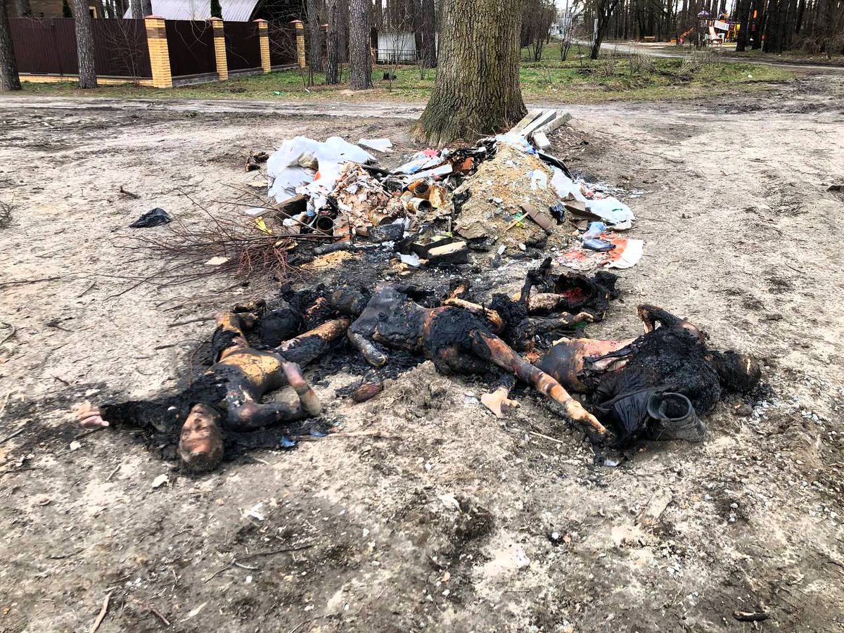 Solomon2663's tweet photo. Bodies of people were found in #Bucha
#BuchaMassacre
#BuchaGenocide
#BuchaMasacre
#bucharest
#BuchaButcher
#BuchaAzovMassacre
#BuchaKatliamı
They tried to burn them. It looks like a family with children. 5-6 people. It's hard to know exactly how much. - Denis Kazansky 🔞 https://t.co/gqyKSD1Me4