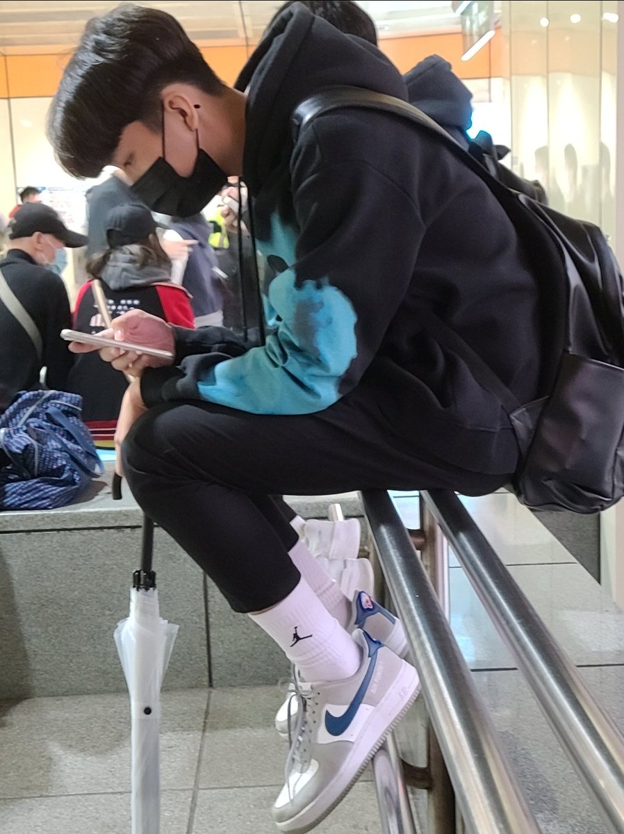 loveshoe11's tweet photo. 令人難以抗拒的鮮肉鞋襪啊～ https://t.co/ivcJe6dwIe