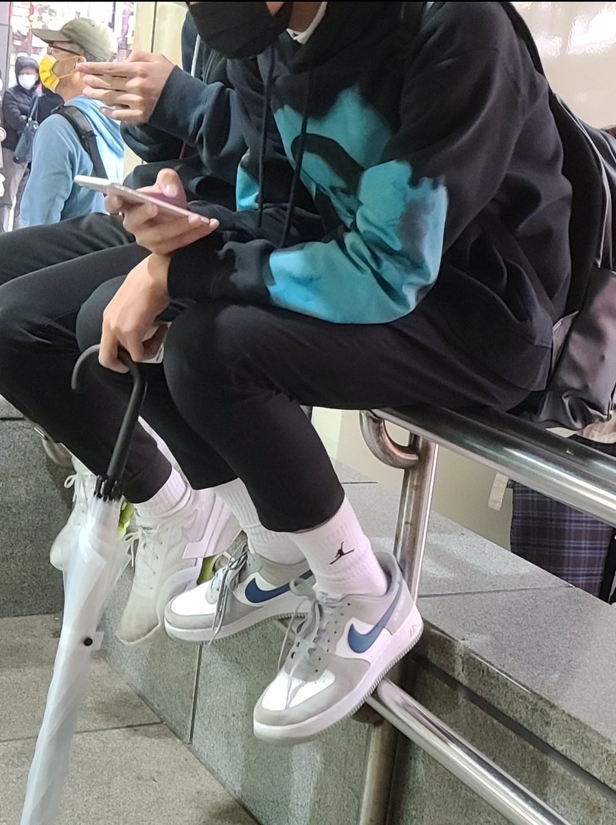 loveshoe11's tweet photo. 令人難以抗拒的鮮肉鞋襪啊～ https://t.co/ivcJe6dwIe