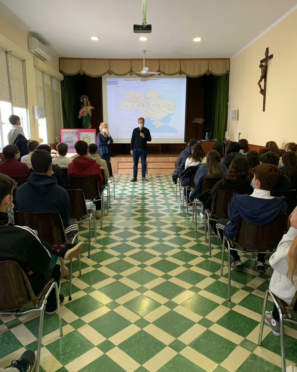 Salesianas_SV's tweet photo. Coloquio de Soledad Becerril sobre la invasión en Ucrania a los alumnos de 1º Bachillerato.
#proyectojobs #tusueñonuestroproyecto #todossomosmornese #bachilleratosalesianas https://t.co/IUgTt7sPjw