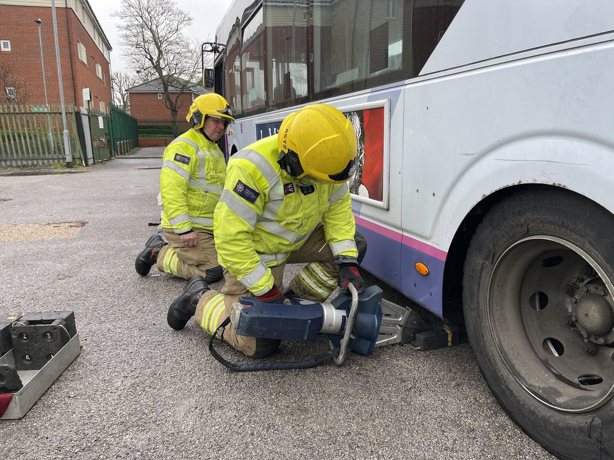 Cosham23's tweet photo. Thank you to @firstportsmouth @FirstBusnews for the familiarisation session and allowing us to train on your buses. Sharing knowledge and always learning 🚒 @HantsIOW_fire @robmbarrow @leesheeny @craigsadler3 @TomMoore2022 https://t.co/ZQmyjK5EeN