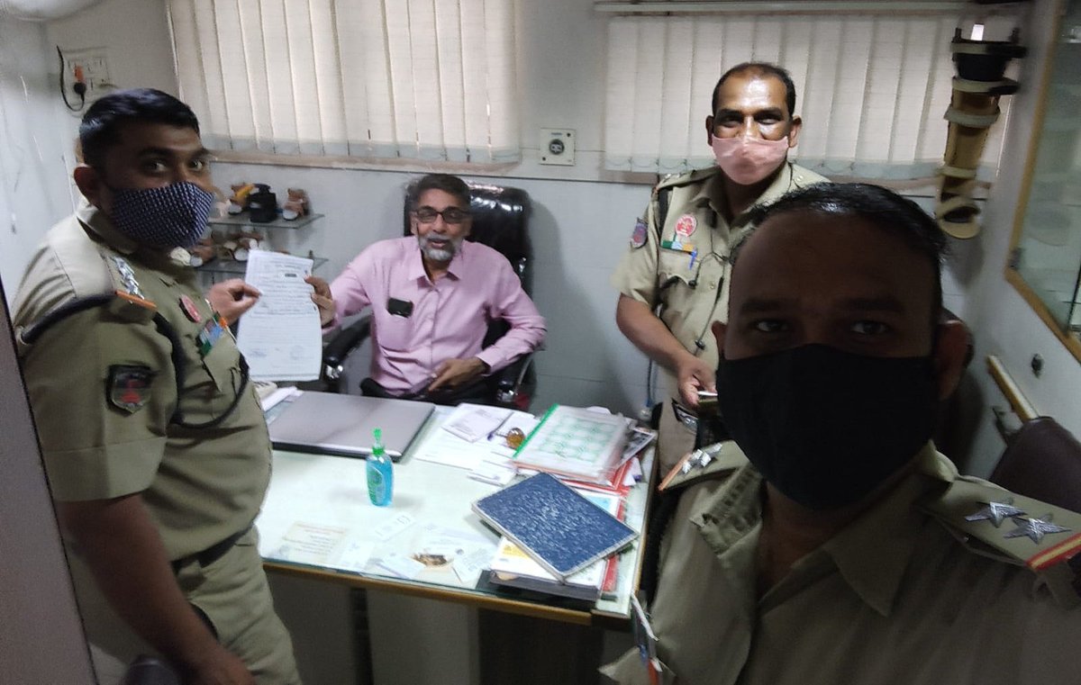 ngpnmc's tweet photo. स्वच्छ भारत अभियान २०२२ अंतर्गत नागपूर महानगरपालिकेच्या उपद्रव शोध पथकाद्वारे शहरात कारवाई करण्यात येत आहे. सोमवारी प्लास्टिक पिशवीच्या वापराबद्दल धरमपेठ झोन अंतर्गत साकेत अर्थो व गांधीबाग झोन अंतर्गत मामा प्लास्टिक दुकानांवर प्रत्येकी ५ हजाराचा दंड वसूल करण्यात आला. https://t.co/H6PcVtPdZ4