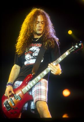 Remembering the original #AliceInChains bassist #MikeStarr who was born on April 4th, 1966 🙏