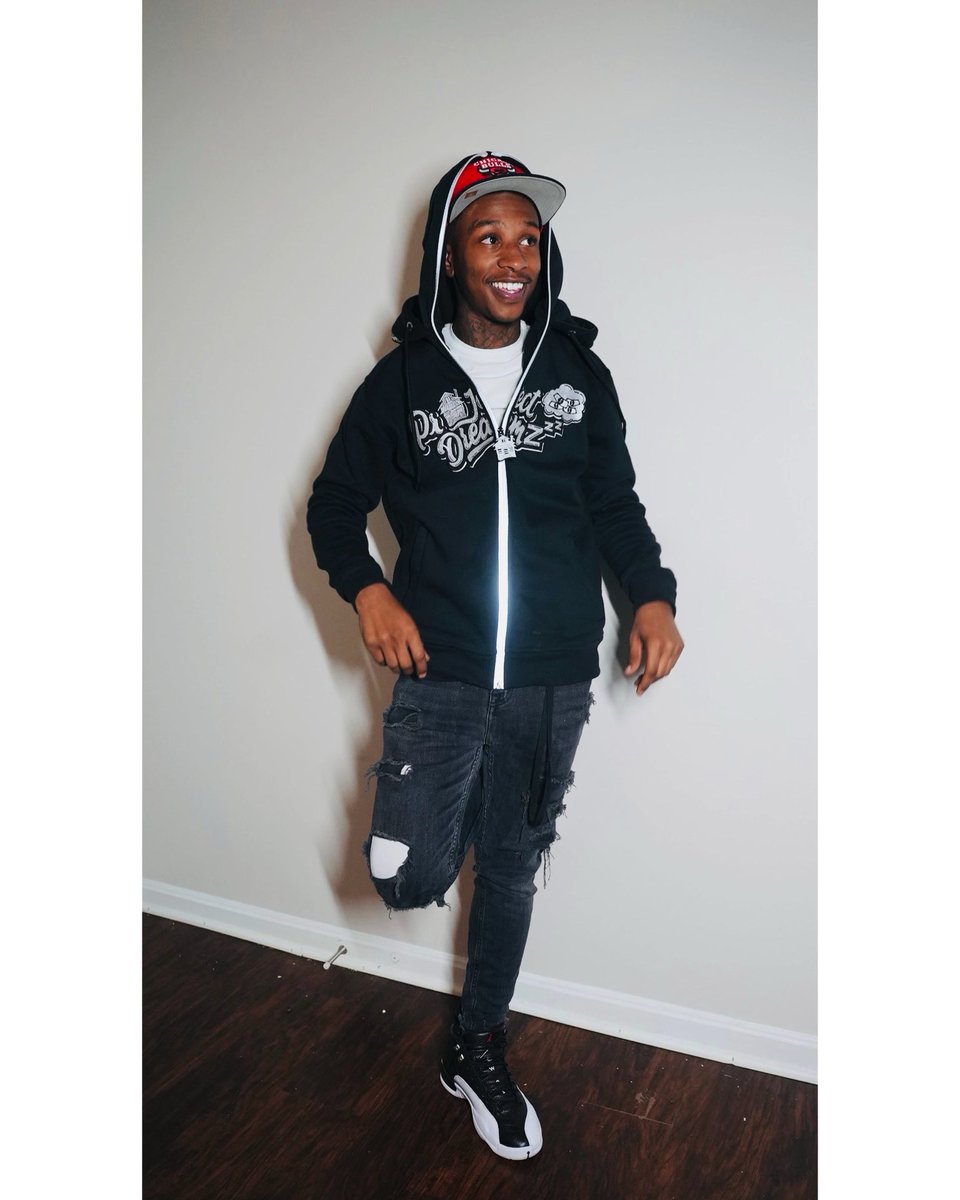 UptownApproved's tweet photo. I’m Really Somebody 🥷🏽 I Gotta Move Cautions Got This Switch💥 Everywhere You I Ain’t Strofinn 💯 https://t.co/ABBoJCH1Zh