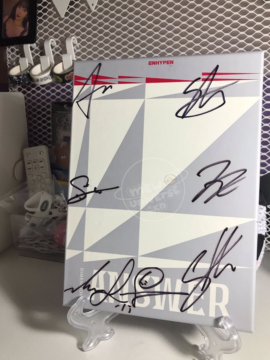 MewUniverse_KN's tweet photo. ꒰ wts lfb ph ꒱ 

𓂋Enhypen dimension: answer signed album [ot7]
𓂋 6,000 (5,900 payo)
𓂋 onhand ready to ship
𓂋 condi: 10/10 no dents (Bimae sticker at the back)
𓂋 can make 2 payments
𓂋 mnl ph : gcash 
[rfs: prio pc]

🏷️ enhypen signed album d:a ph https://t.co/XnNSUCKCNV