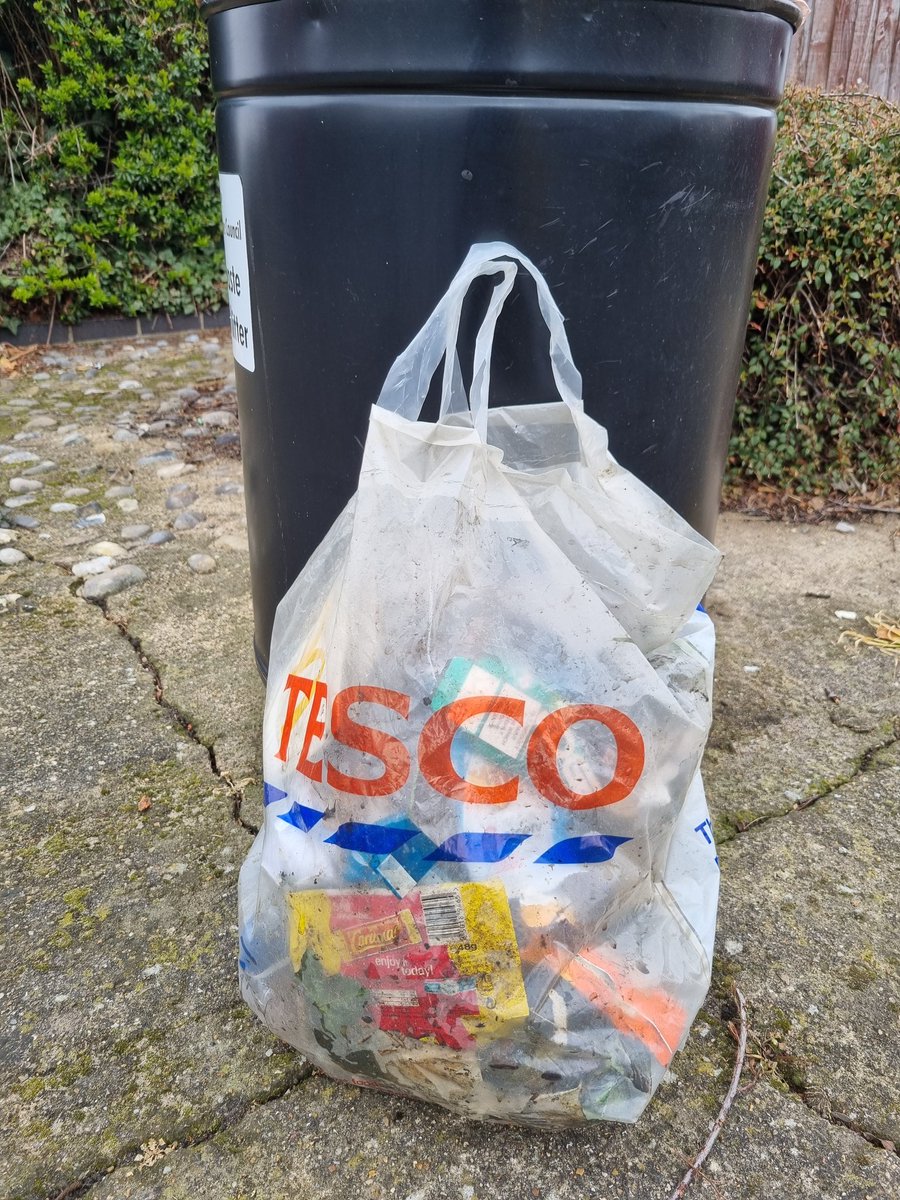 Lunch time walk and litter pick.
#BigBagChallenge #GBSpringclean