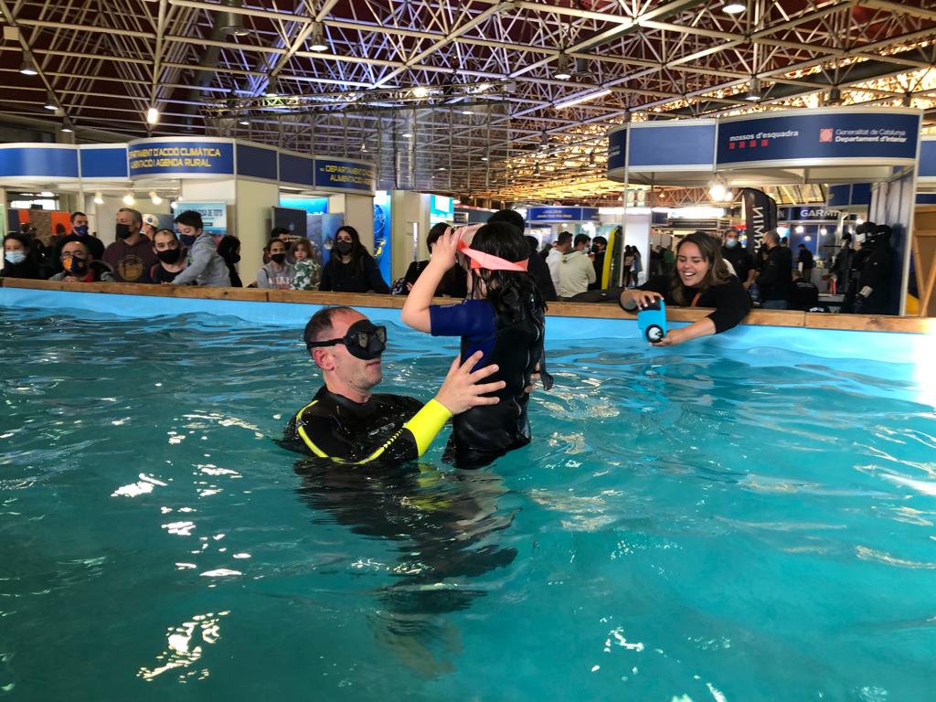 ROBISA's tweet photo. El fin de semana nos deja imágenes del #mediterraneandivingshow con productos de @AquaTech_AxisGO 

¡Hasta la próxima Barcelona!

#waterhousing #waterproof #axisgo #edge #reflex #iphone #cameras https://t.co/U9v1JEOO37