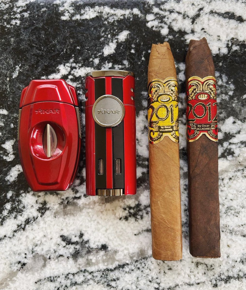 ovcigars's tweet photo. How are you lighting up your Monday?! 
#2012byoscar #2012connecticut #2012maduro 

IG 📸 @cigar_couple https://t.co/c43UiQ1dSM