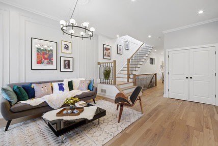 Crystal_Adamma's tweet photo. Listing Alert in the Beautiful Hyde Park Neighborhood!This single family home greystone features 4 bedrooms &amp; 3 bathrooms.
•
Crystal Adamma Nwaokocha
Realtor,B.A
Adammatherealtor@gmail.com
•
Exclusively listed by Berkshire Hathaway home services Chicago. Listing agent Yanfei Hu https://t.co/AmEXAFRMB5