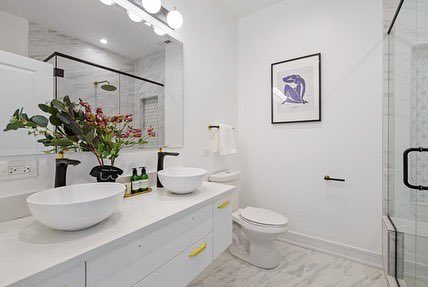 Crystal_Adamma's tweet photo. Listing Alert in the Beautiful Hyde Park Neighborhood!This single family home greystone features 4 bedrooms &amp; 3 bathrooms.
•
Crystal Adamma Nwaokocha
Realtor,B.A
Adammatherealtor@gmail.com
•
Exclusively listed by Berkshire Hathaway home services Chicago. Listing agent Yanfei Hu https://t.co/AmEXAFRMB5